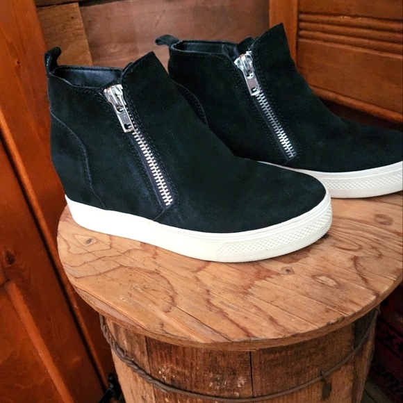 STEVE MADDEN BLACK ZIP WEDGE HIGH TOP SHOE- WOMEN'S SIZE 7.5 - Picture 3 of 8
